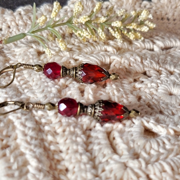 Romantic Victorian Ruby Red Drop Earrings - Picture 6 of 12
